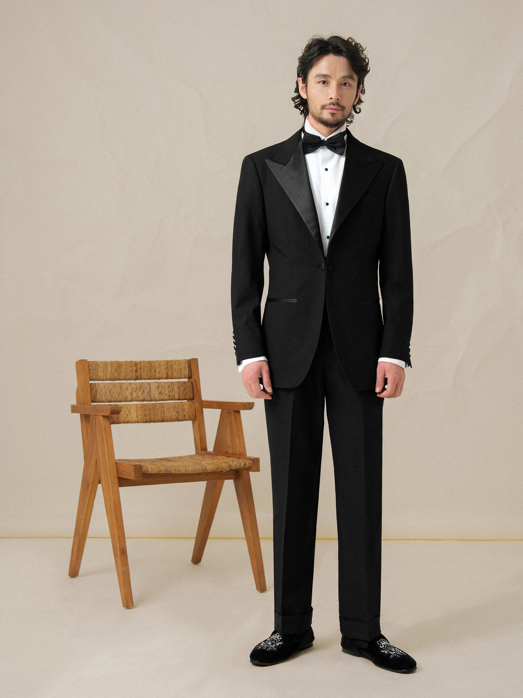Men's Black Satin Peak Lapel Double-Breasted Tuxedo Wedding Suit