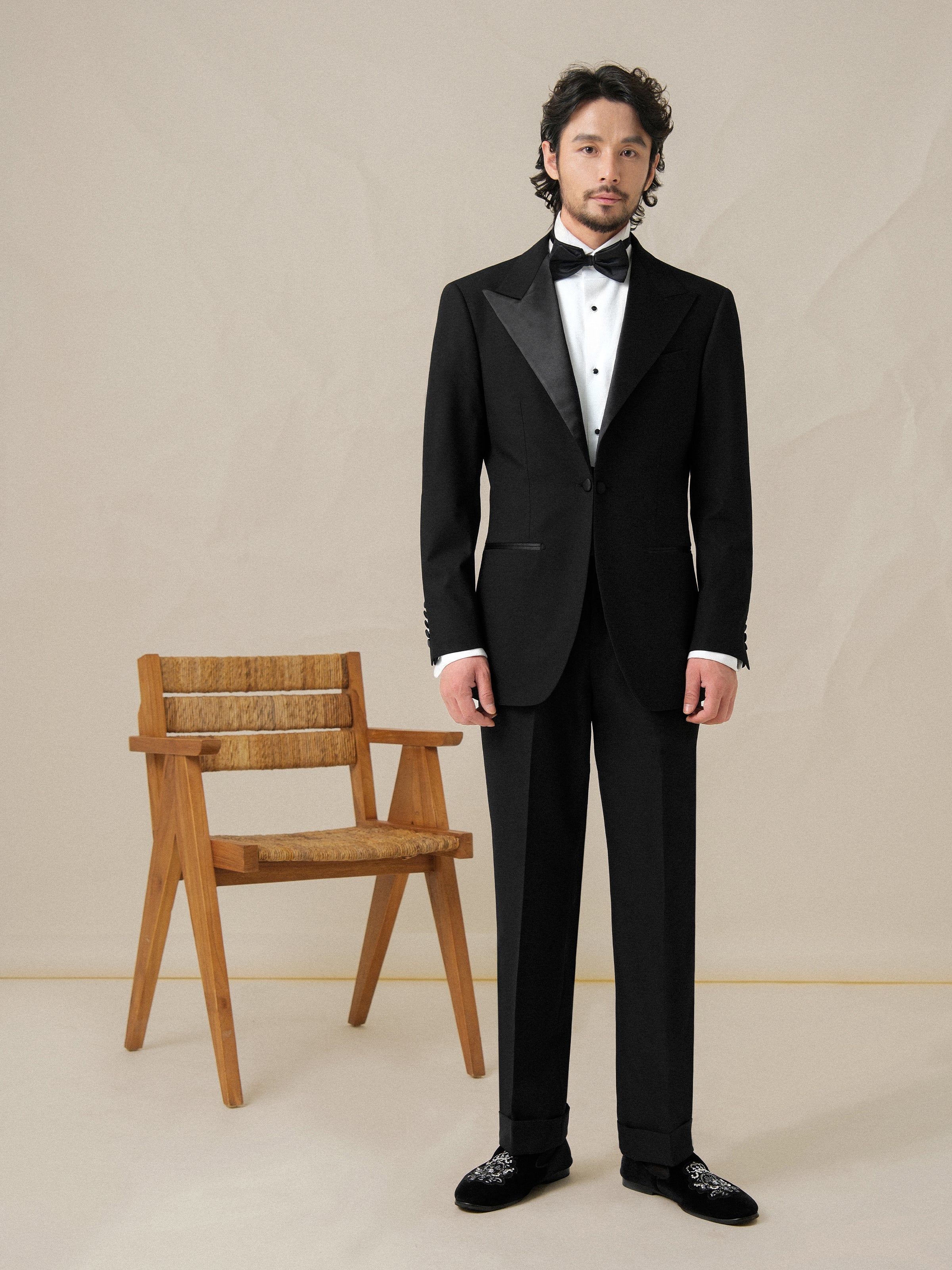 Men's Black Satin Peak Lapel Double-Breasted Tuxedo Wedding Suit