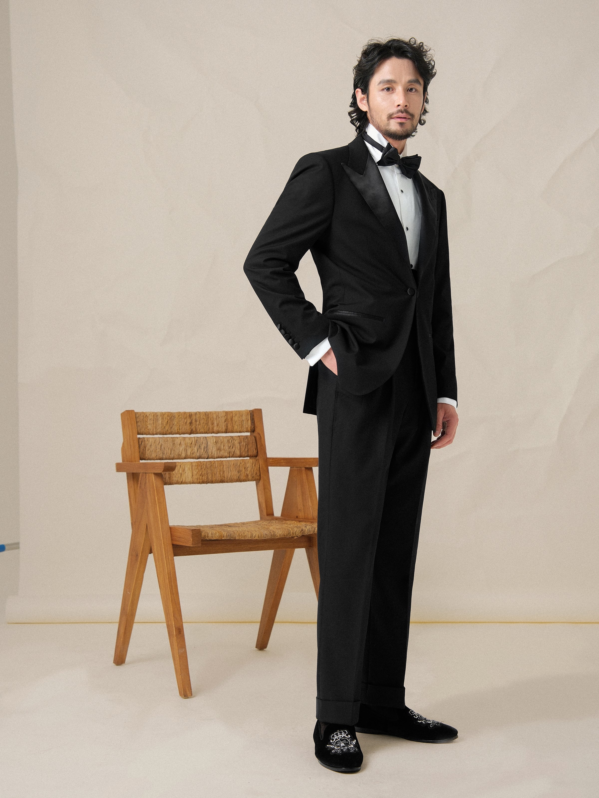 Men's Black Satin Peak Lapel Double-Breasted Tuxedo Wedding Suit