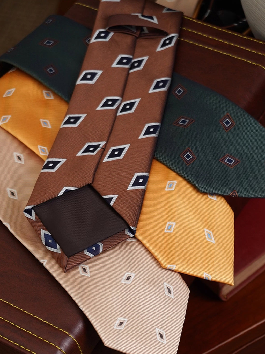 Retro 8cm Fully Lined Diamond Pattern Tie