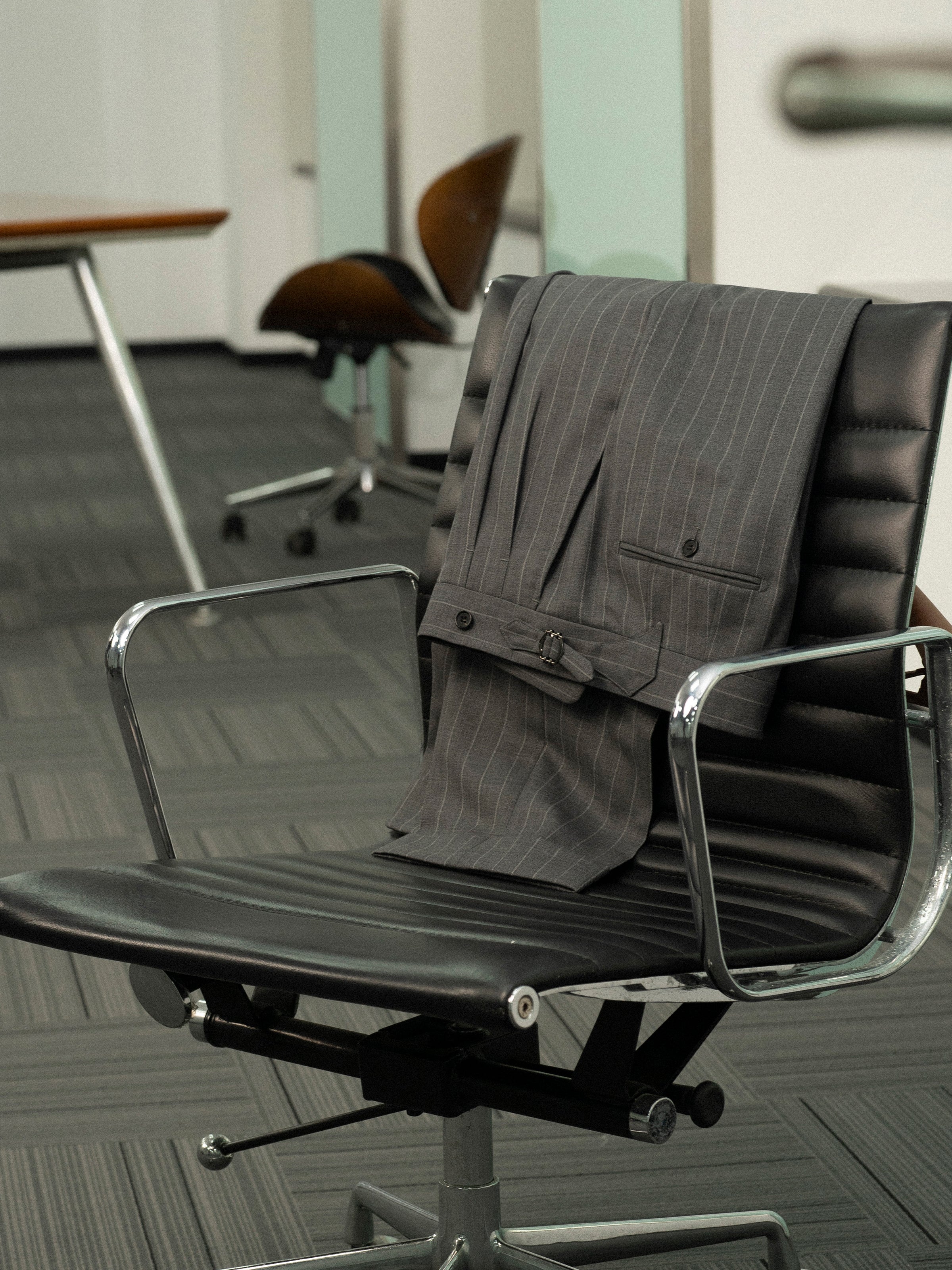 70% Australian Wool Striped Double-Pleated Dress Pants