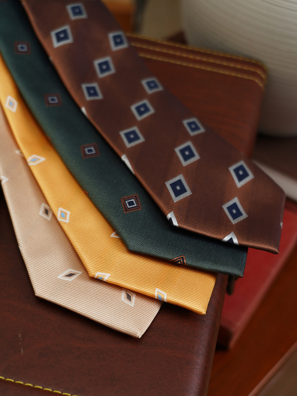 Retro 8cm Fully Lined Diamond Pattern Tie