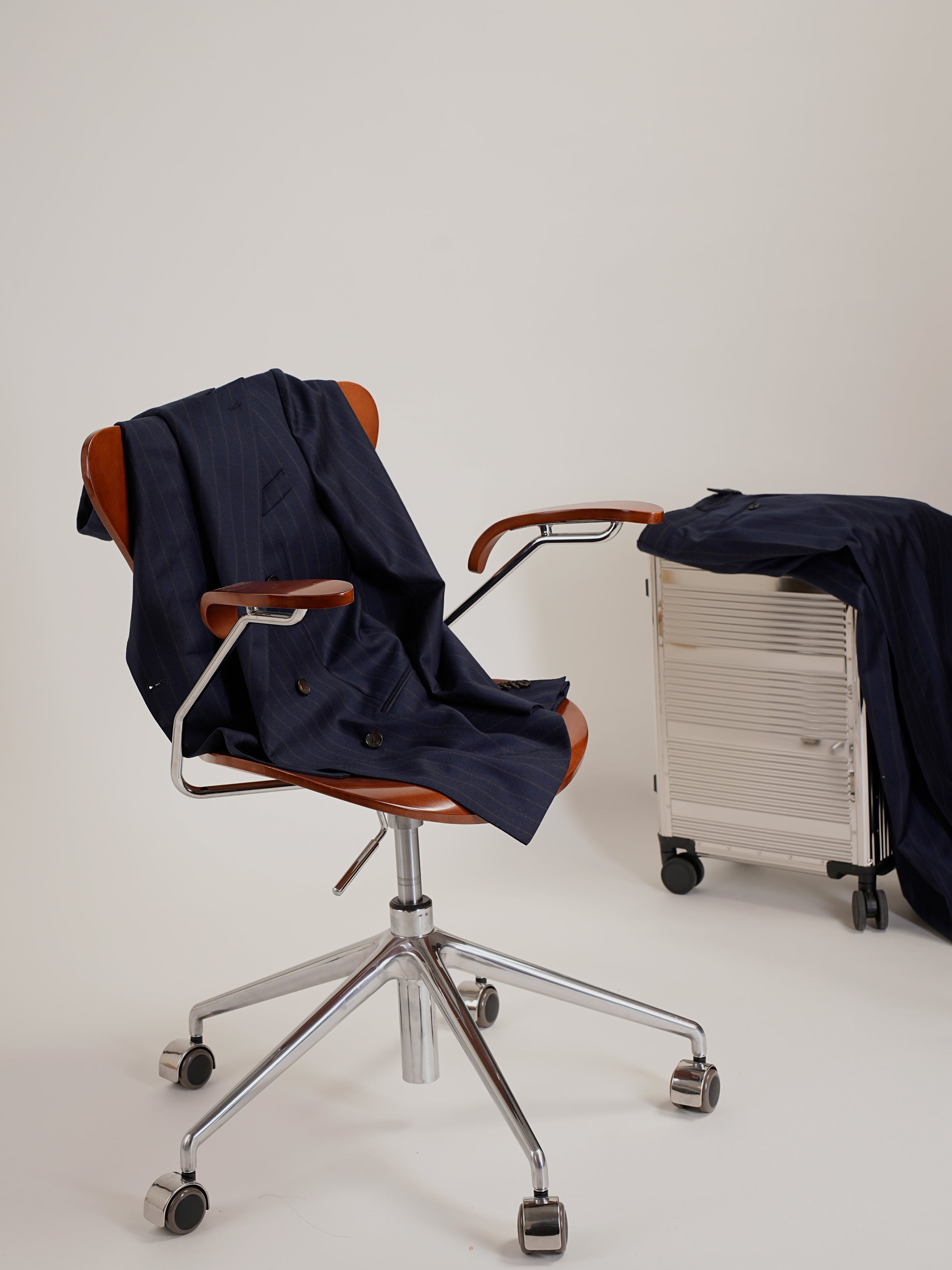 Men's Worsted Virgin Wool Striped Double-Breasted Suit