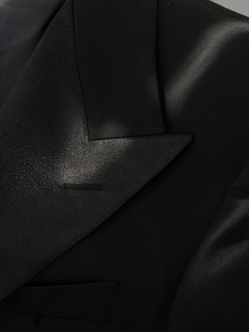 Men's Black Satin Peak Lapel Double-Breasted Tuxedo Wedding Suit